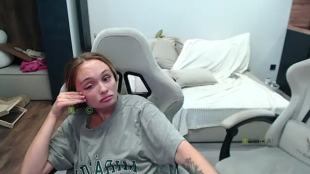 Snapshot of Sunny-Girl1 chatting on 16, 10, 2025 Sunny-Girl1 online show from 16, 10, 2025