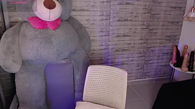 TinnaCobb online show from 12, 3, 2026