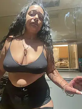 PichyPrettyPussy online show from 10, 2, 2026