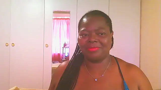 MatureBoobsDiva online show from 8, 2, 2025