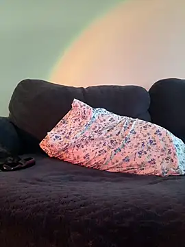 Snapshot of Cute_crystal chatting on 24, 10, 2025 Cute crystal online show from 24, 10, 2025