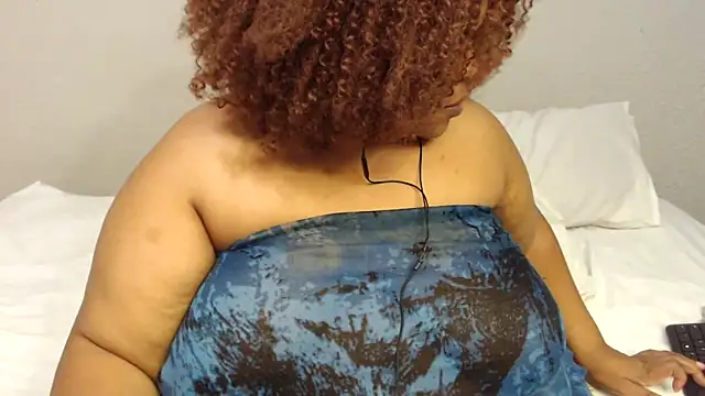 Snapshot of zandile chatting on 22, 11, 2025 zandile online show from 22, 11, 2025