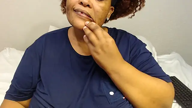 Snapshot of zandile chatting on 16, 11, 2025 zandile online show from 16, 11, 2025