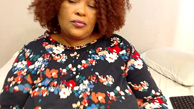 Snapshot of zandile chatting on 12, 11, 2025 zandile online show from 12, 11, 2025