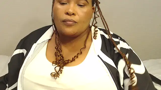 Snapshot of zandile chatting on 24, 9, 2025 zandile online show from 24, 9, 2025