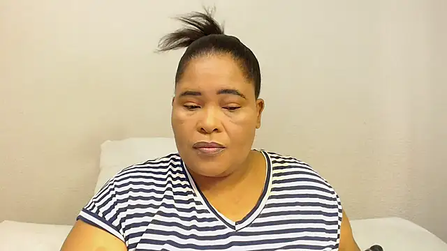 Snapshot of zandile chatting on 20, 10, 2025 zandile online show from 20, 10, 2025