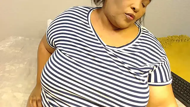 Snapshot of zandile chatting on 19, 10, 2025 zandile online show from 19, 10, 2025