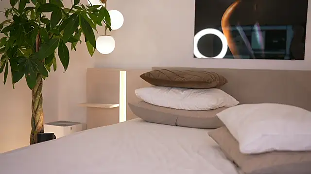 DoviaClaire online show from 5, 12, 2025