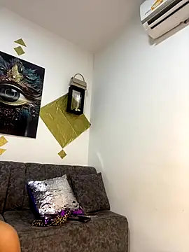 Snapshot of Shantal_Lovee chatting on 23, 11, 2025 Shantal Lovee online show from 23, 11, 2025