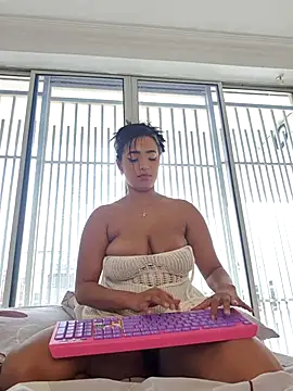 Snapshot of Shantal_Lovee chatting on 28, 12, 2024 Shantal Lovee online show from 28, 12, 2024