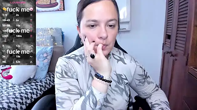 Snapshot of angelaagomez chatting on 9, 5, 2026 angelaagomez online show from 9, 5, 2026