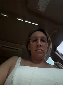 Gatitacarlita online show from 15, 4, 2026