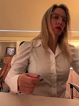 Gatitacarlita online show from 14, 2, 2025