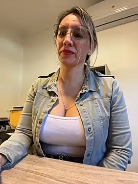 Gatitacarlita online show from 3, 6, 2026