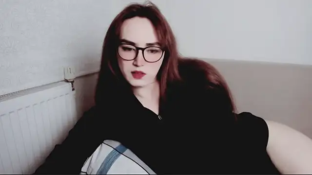 Snapshot of MinniMaksy chatting on 1, 11, 2025 MinniMaksy online show from 1, 11, 2025