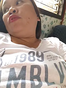 XXLorie 02 online show from 6, 10, 2025