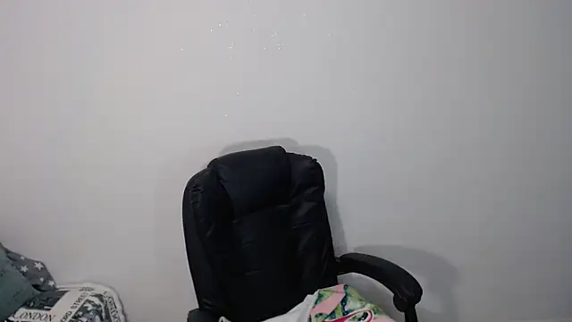 erikaerika online show from 1, 10, 2025