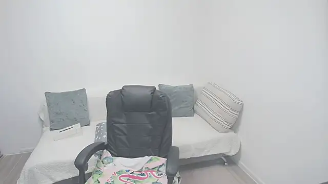 erikaerika online show from 2, 10, 2025