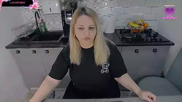 erikaerika online show from 18, 12, 2025