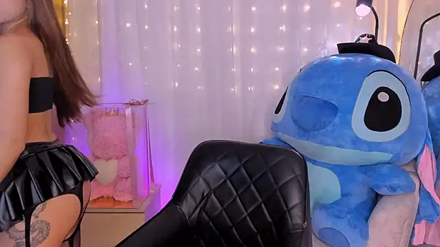 Snapshot of AmyDavis_ chatting on 8, 10, 2025 AmyDavis online show from 8, 10, 2025