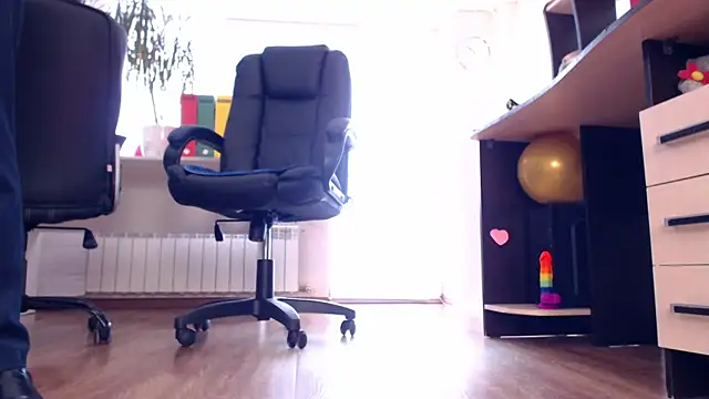 CassieDonald online show from 13, 4, 2026