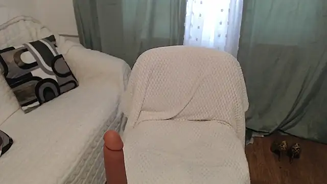 JullieMilf online show from 18, 4, 2026