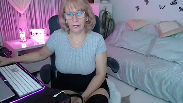 Ghertrude52 online show from 4, 11, 2025