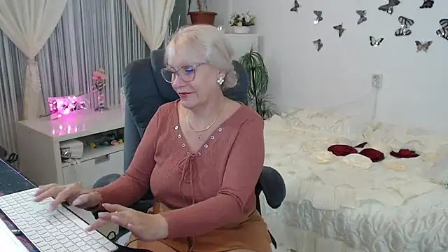 Ghertrude52 online show from 5, 10, 2025