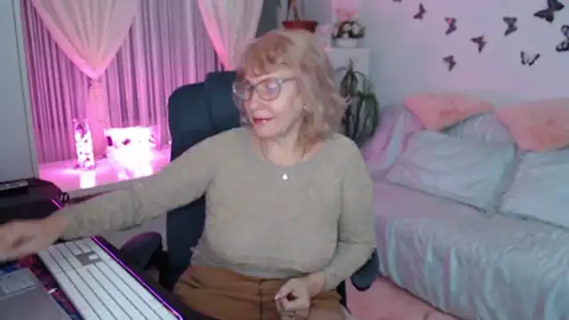 Ghertrude52 online show from 7, 11, 2025