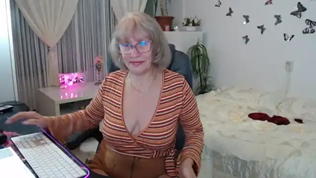 Ghertrude52 online show from 18, 10, 2025