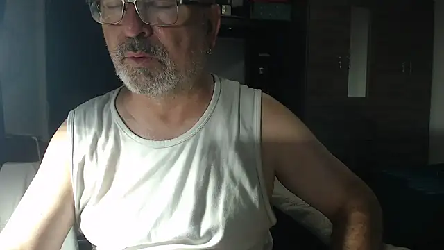 Snapshot of ferdinad20 chatting on 21, 10, 2025 ferdinad20 online show from 21, 10, 2025