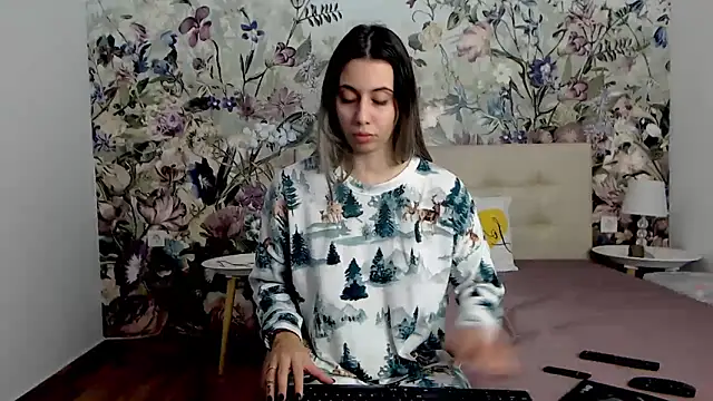 Snapshot of RoseDiamond06 chatting on 6, 11, 2025 RoseDiamond06 online show from 6, 11, 2025