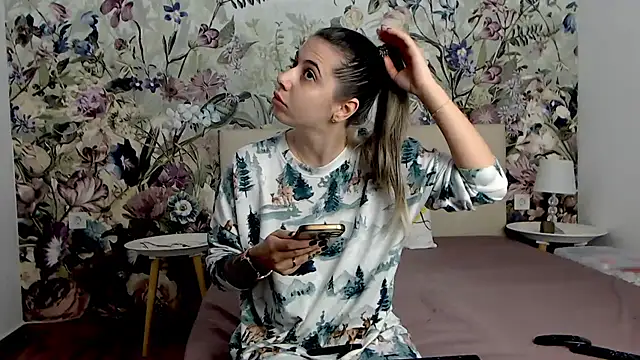 Snapshot of RoseDiamond06 chatting on 7, 11, 2025 RoseDiamond06 online show from 7, 11, 2025