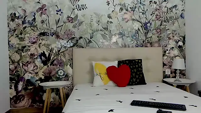 Snapshot of RoseDiamond06 chatting on 29, 9, 2025 RoseDiamond06 online show from 29, 9, 2025