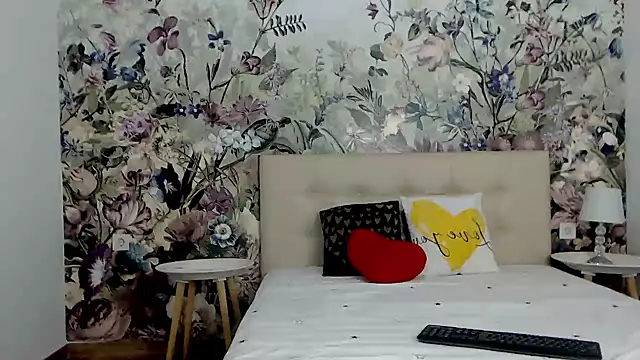 Snapshot of RoseDiamond06 chatting on 26, 9, 2025 RoseDiamond06 online show from 26, 9, 2025