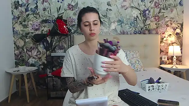 RoseDiamond06 online show from 10, 7, 2026
