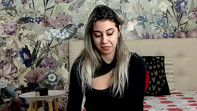 Snapshot of RoseDiamond06 chatting on 17, 3, 2025 RoseDiamond06 online show from 17, 3, 2025