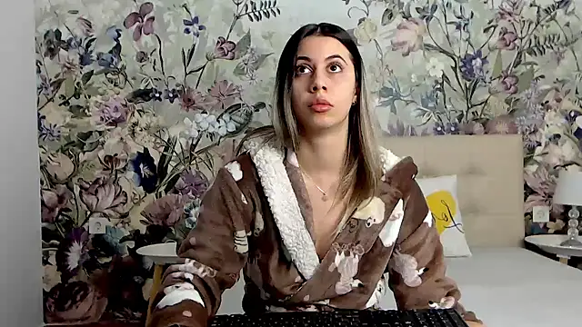 Snapshot of RoseDiamond06 chatting on 5, 10, 2025 RoseDiamond06 online show from 5, 10, 2025