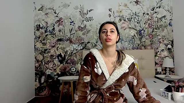 Snapshot of RoseDiamond06 chatting on 10, 10, 2025 RoseDiamond06 online show from 10, 10, 2025