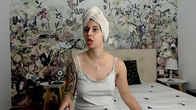 Snapshot of RoseDiamond06 chatting on 1, 10, 2025 RoseDiamond06 online show from 1, 10, 2025