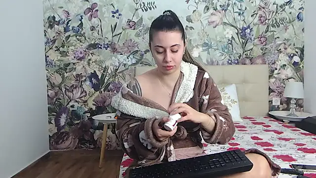 RoseDiamond06 online show from 13, 2, 2026