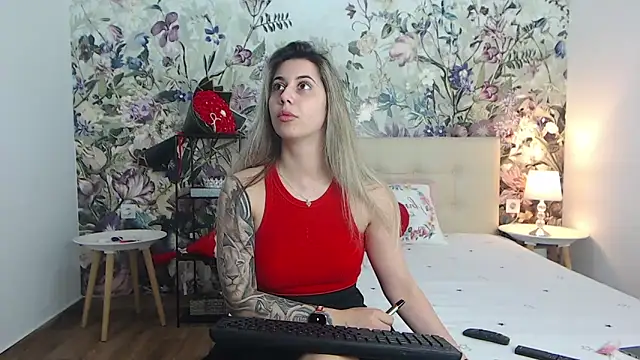 Snapshot of RoseDiamond06 chatting on 30, 4, 2026 RoseDiamond06 online show from 30, 4, 2026