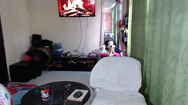 Sashaferrari2000 online show from 23, 4, 2026