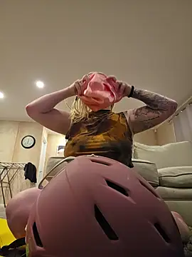 PinkTheHawk online show from 1, 7, 2026