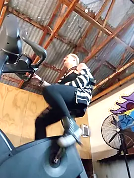 PinkTheHawk online show from 28, 11, 2025