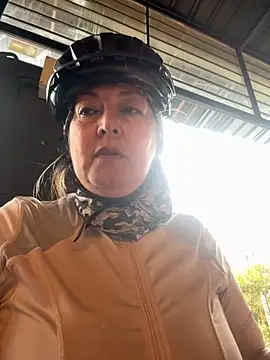 Snapshot of emma_tour chatting on 26, 10, 2025 emma tour online show from 26, 10, 2025