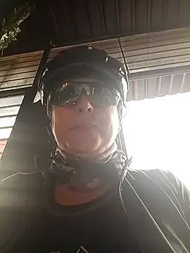 Snapshot of emma_tour chatting on 3, 10, 2025 emma tour online show from 3, 10, 2025