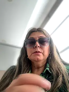 Snapshot of emma_tour chatting on 28, 10, 2025 emma tour online show from 28, 10, 2025