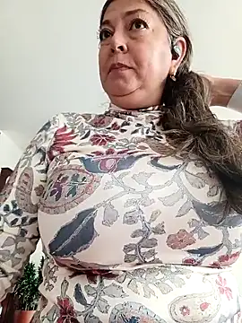 Snapshot of emma_tour chatting on 2, 10, 2025 emma tour online show from 2, 10, 2025