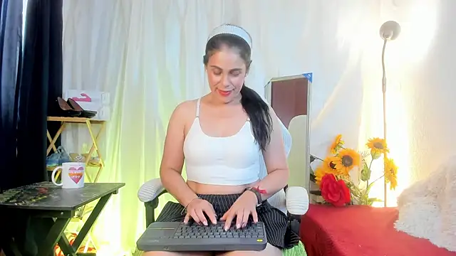 Snapshot of girasol_walton chatting on 24, 4, 2026 girasol walton online show from 24, 4, 2026